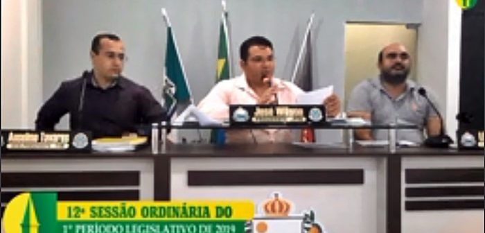 Secretário de educação usa tribuna livre e Câmara aprova emenda à LDO em 2º turno